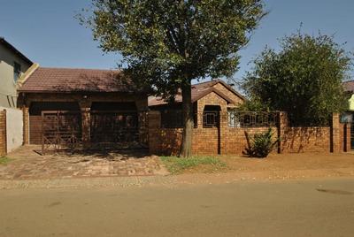 House For Rent in Lawley, Johannesburg