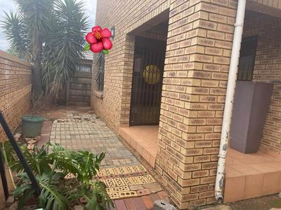 House For Rent in Chiawelo, Soweto