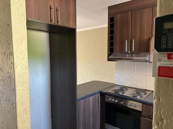 Townhouse For Rent in Meredale, Johannesburg