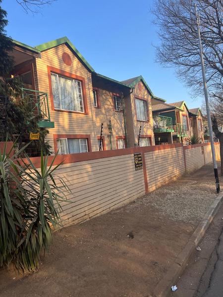Townhouse For Rent in Alberton North, Alberton
